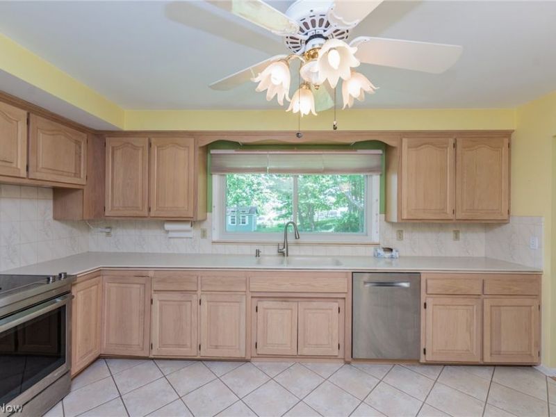 7601 Green Valley Drive, Parma, OH 44134 Photo 4