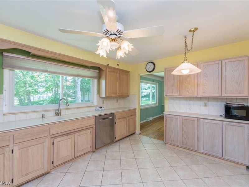 7601 Green Valley Drive, Parma, OH 44134 Photo 5