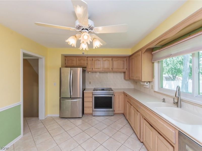 7601 Green Valley Drive, Parma, OH 44134 Photo 6