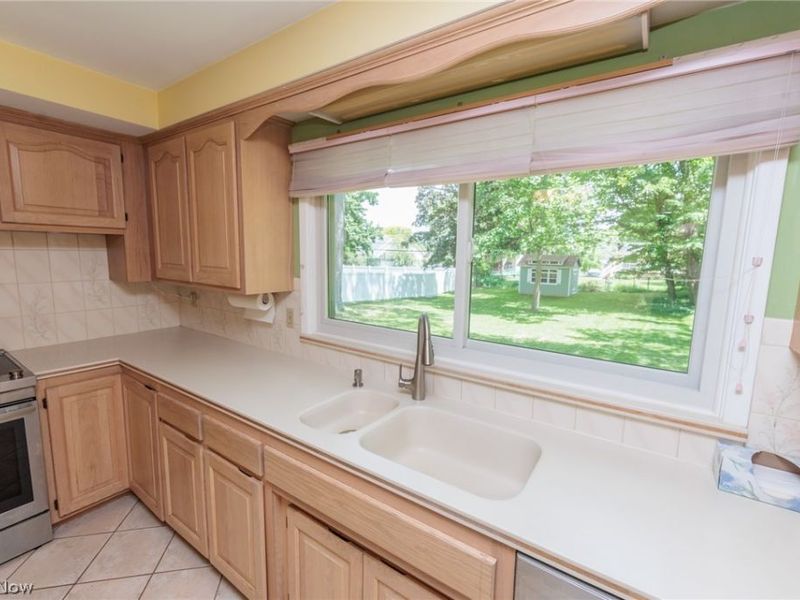 7601 Green Valley Drive, Parma, OH 44134 Photo 9