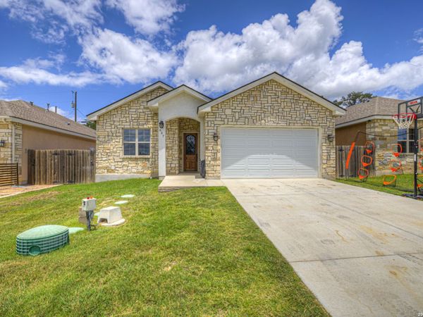 627 Hummingbird, Canyon Lake, TX 78133