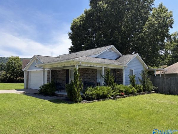 208 Albany Drive NE, Huntsville, AL 35811
