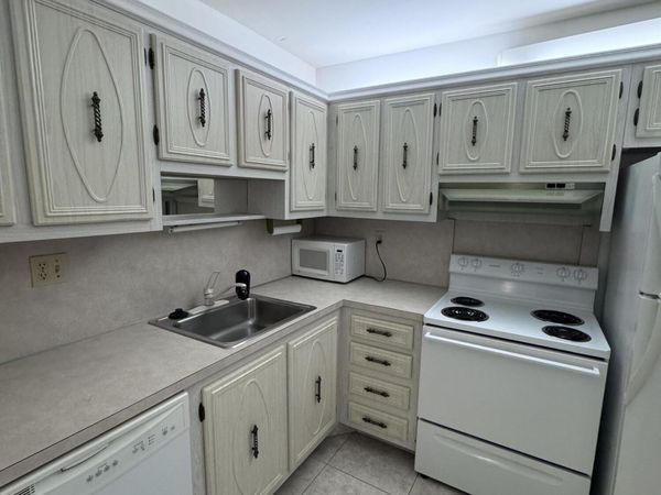 5660 SW 3rd Place, Unit 105, Margate, FL 33068