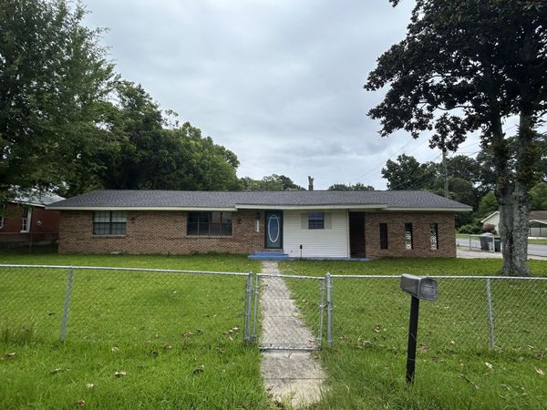 1201 3rd St., Columbia, MS 39429