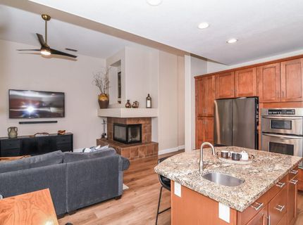 8955 Ashmore Way, Elk Grove, CA 95624 Photo