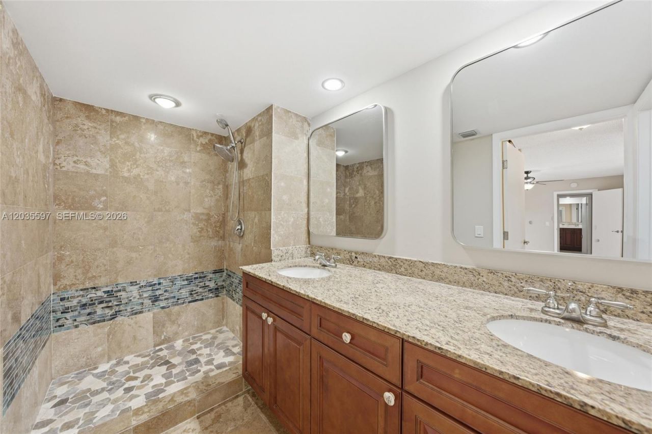 909 9th Ter , Palm Beach Gardens, FL 33418 Photo