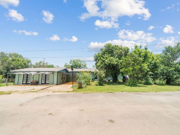 914 6th ST, Blanco, TX 78606