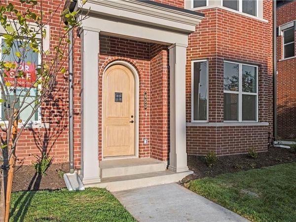 453 SW Longview Boulevard, Lee's Summit, MO 64081