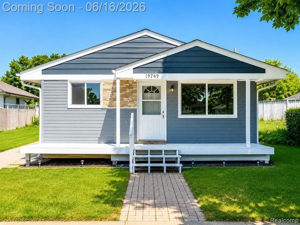 19749 Broadacres Street , Clinton Twp, MI 48035