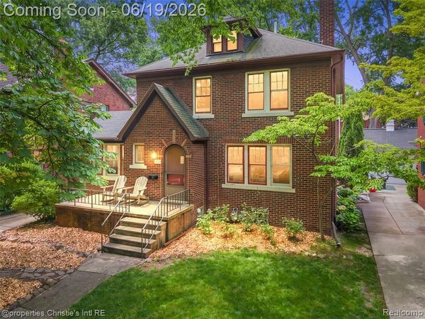 1251 Bishop Road, Grosse Pointe Park, MI 48230
