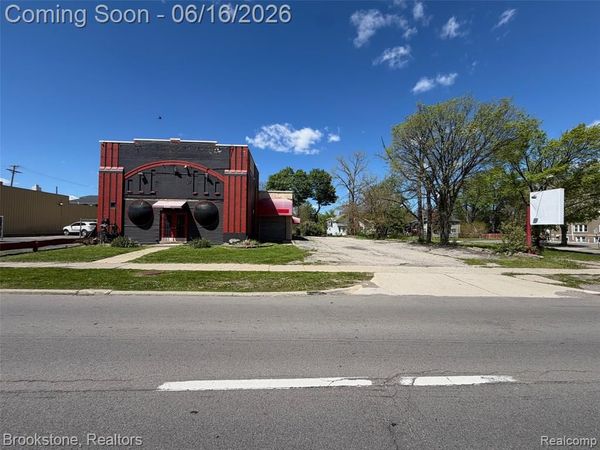 600 W Huron Street, Pontiac, MI 48341