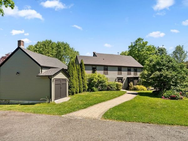 11 Old Cmn, Millbury, MA 01527