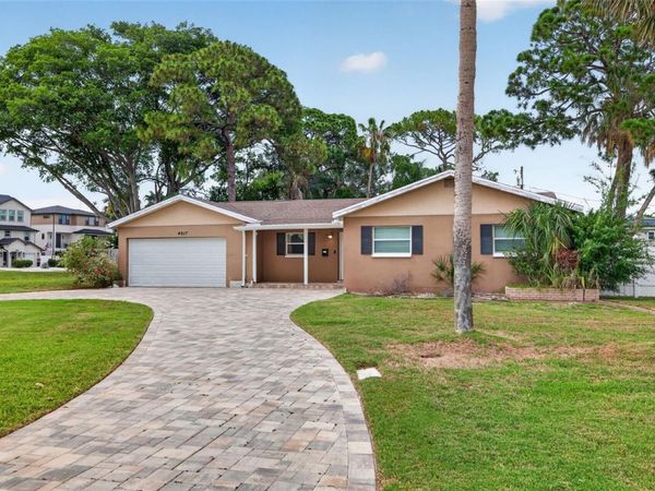 4627 VENETIAN BOULEVARD NE, ST PETERSBURG, FL 33704