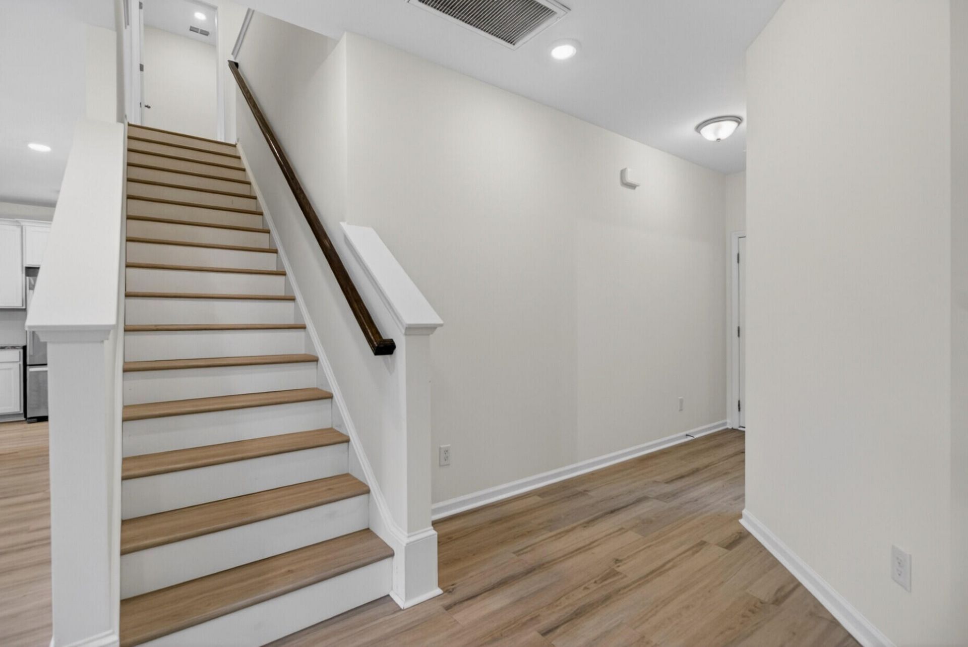103 Caleb Court Photo 17