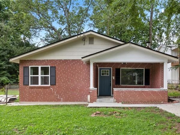 953 South Avenue , Forest Park, GA 30297