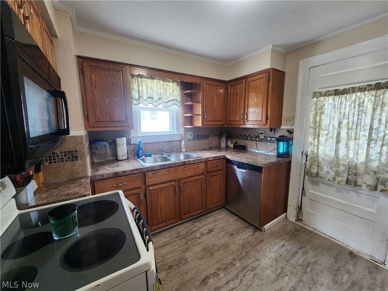 3952 Eleanor Street, Mogadore, OH 44260 Photo 9