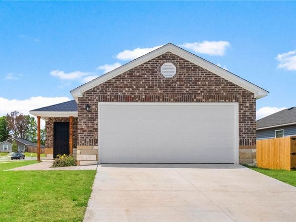 2514 E Meramec Street , Fayetteville, AR 72701
