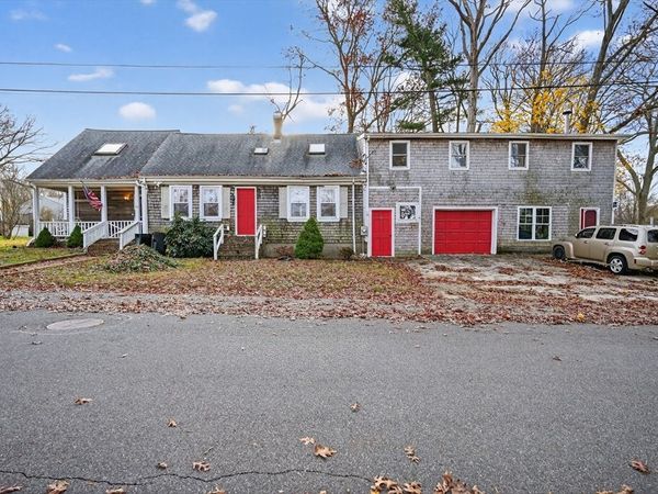 40 Golf Street, Dartmouth, MA 02747