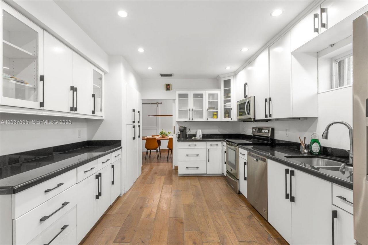 8220 Hawthorne Ave, Miami Beach, FL 33141 Photo