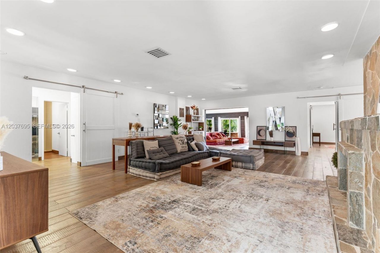 8220 Hawthorne Ave, Miami Beach, FL 33141 Photo