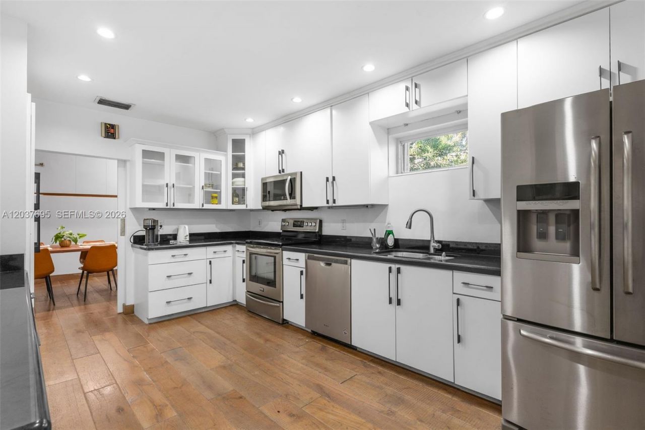 8220 Hawthorne Ave, Miami Beach, FL 33141 Photo