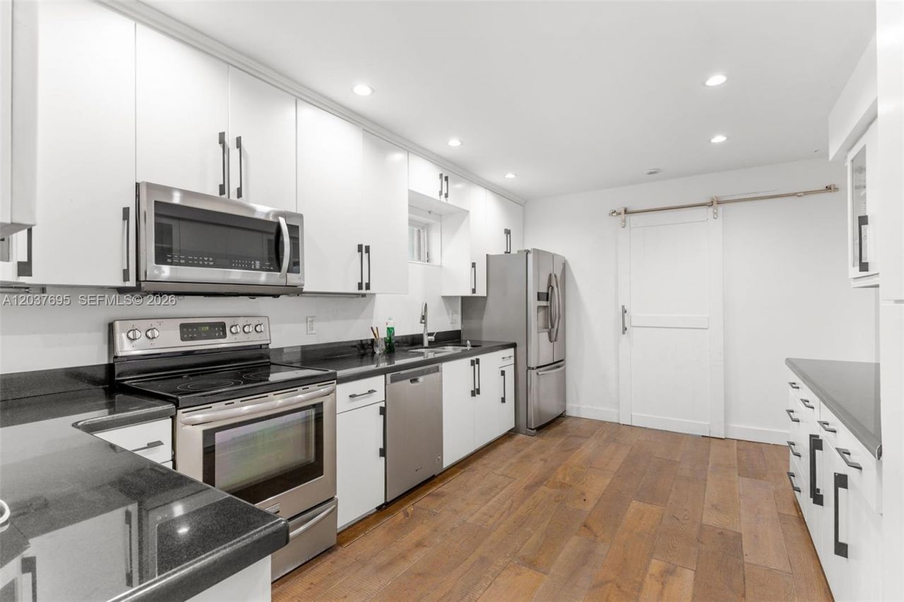 8220 Hawthorne Ave, Miami Beach, FL 33141 Photo