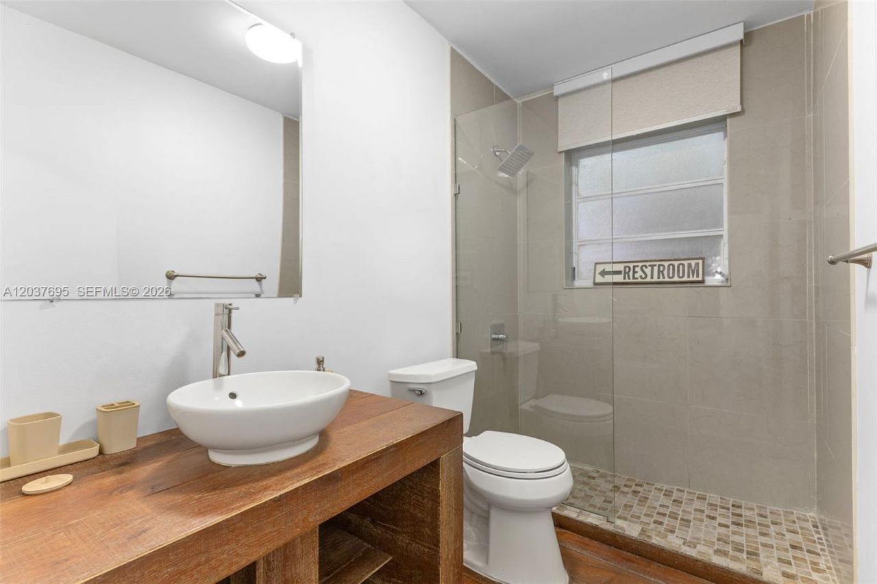 8220 Hawthorne Ave, Miami Beach, FL 33141 Photo