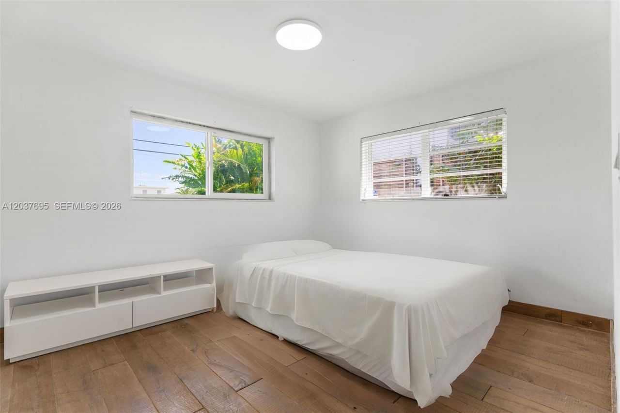 8220 Hawthorne Ave, Miami Beach, FL 33141 Photo