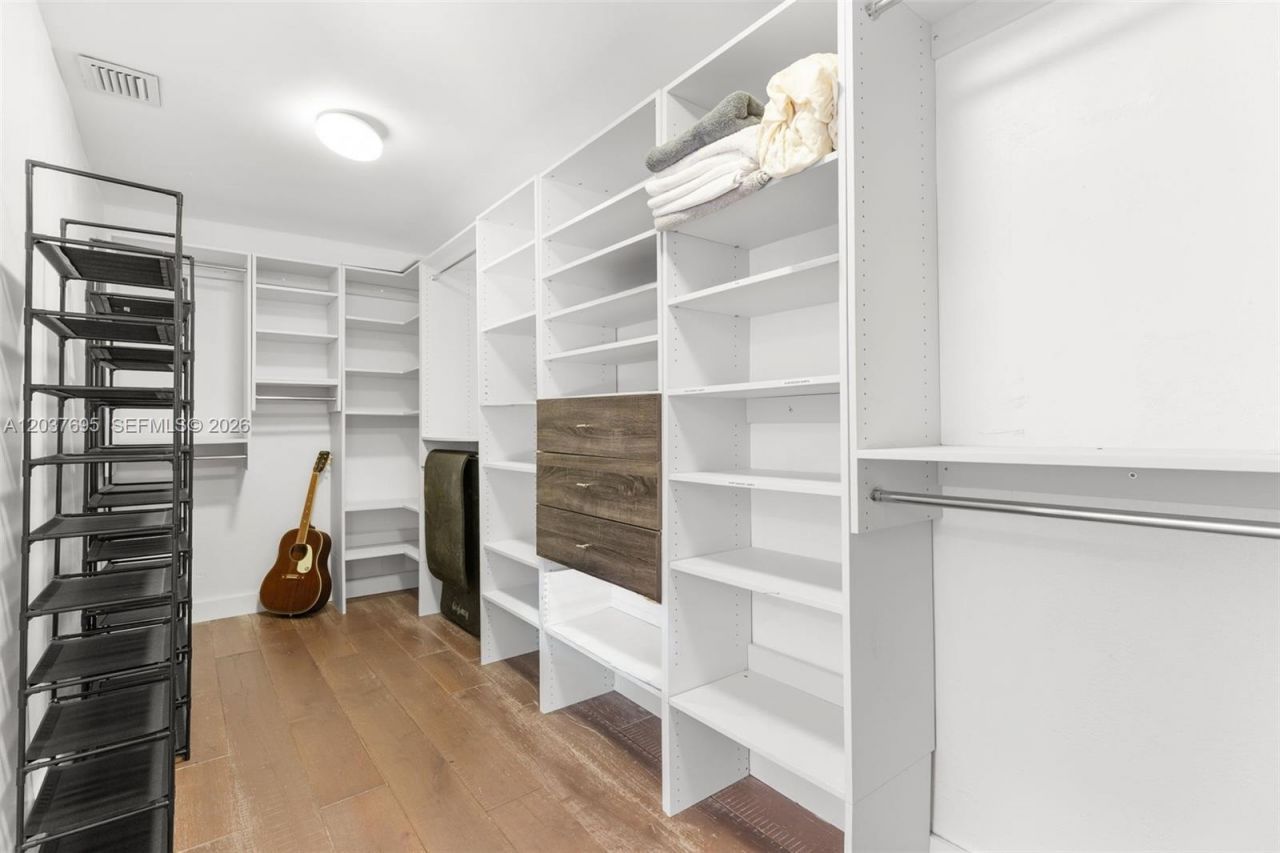8220 Hawthorne Ave, Miami Beach, FL 33141 Photo