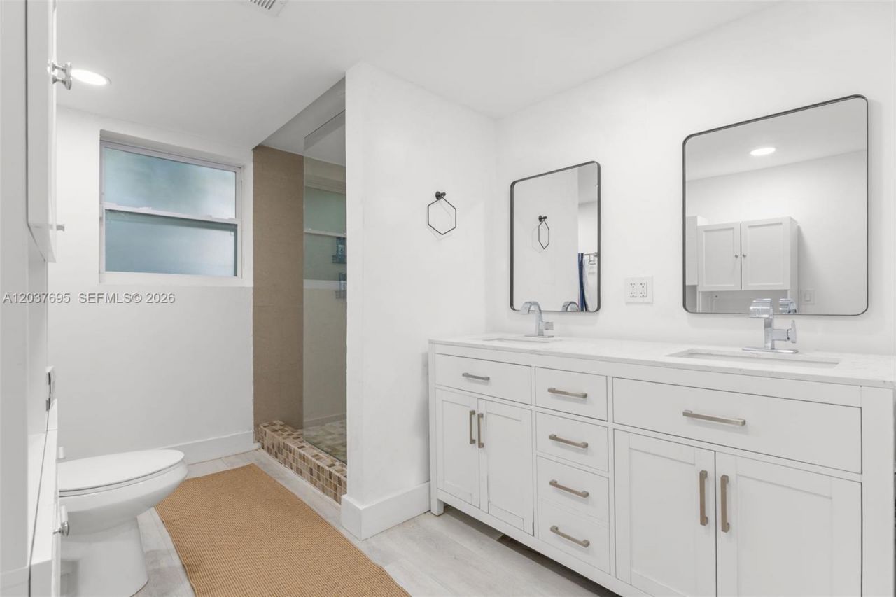 8220 Hawthorne Ave, Miami Beach, FL 33141 Photo