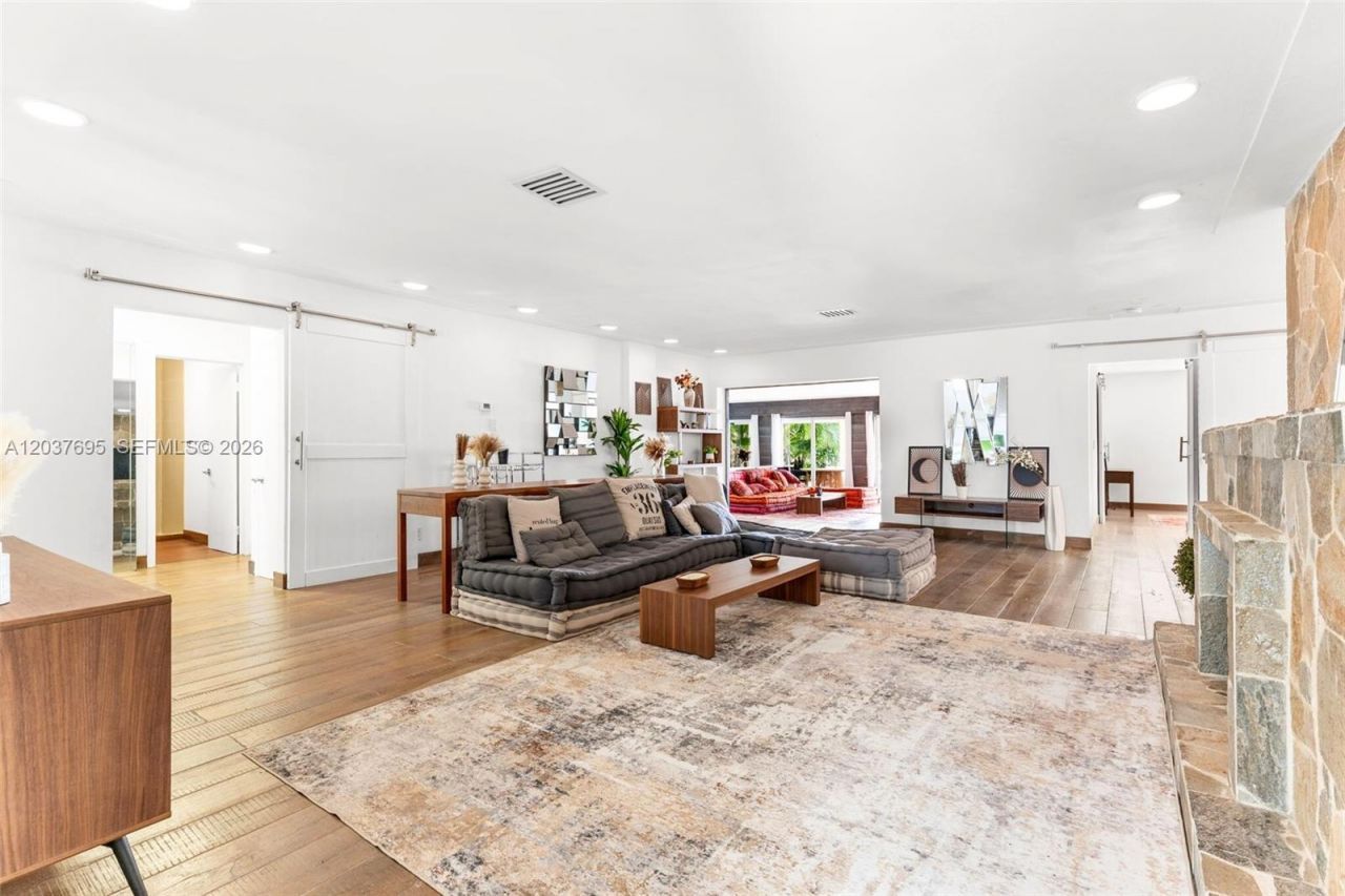 8220 Hawthorne Ave, Miami Beach, FL 33141 Photo