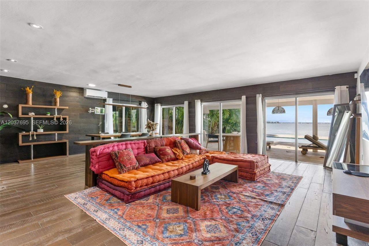 8220 Hawthorne Ave, Miami Beach, FL 33141 Photo