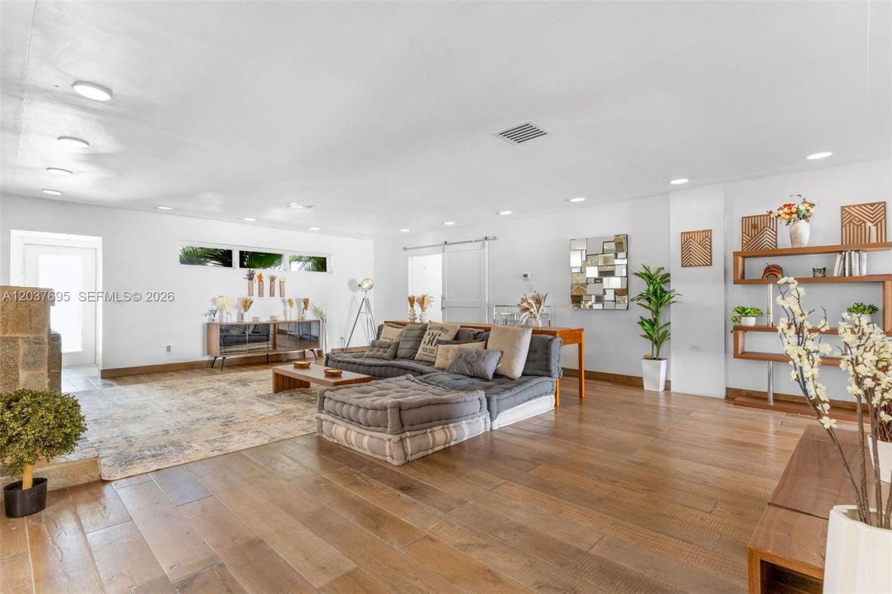 8220 Hawthorne Ave, Miami Beach, FL 33141 Photo