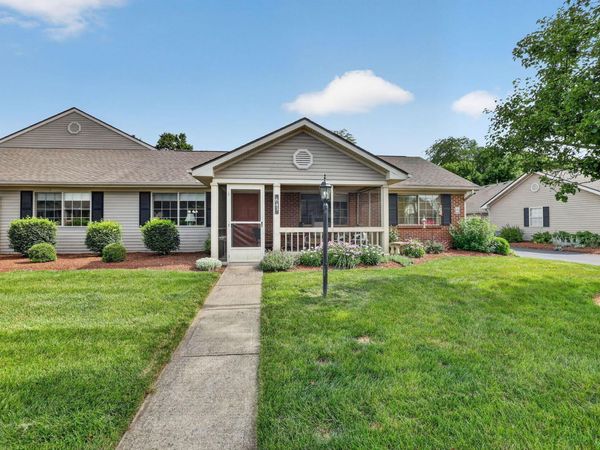 643 Kensington Drive , Heath, OH 43056