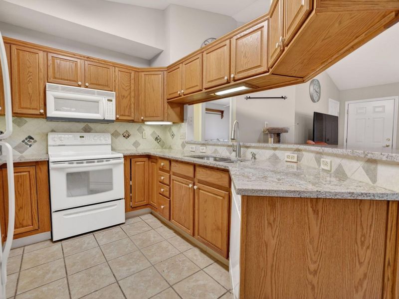 643 Kensington Drive, Heath, OH 43056 Photo 12