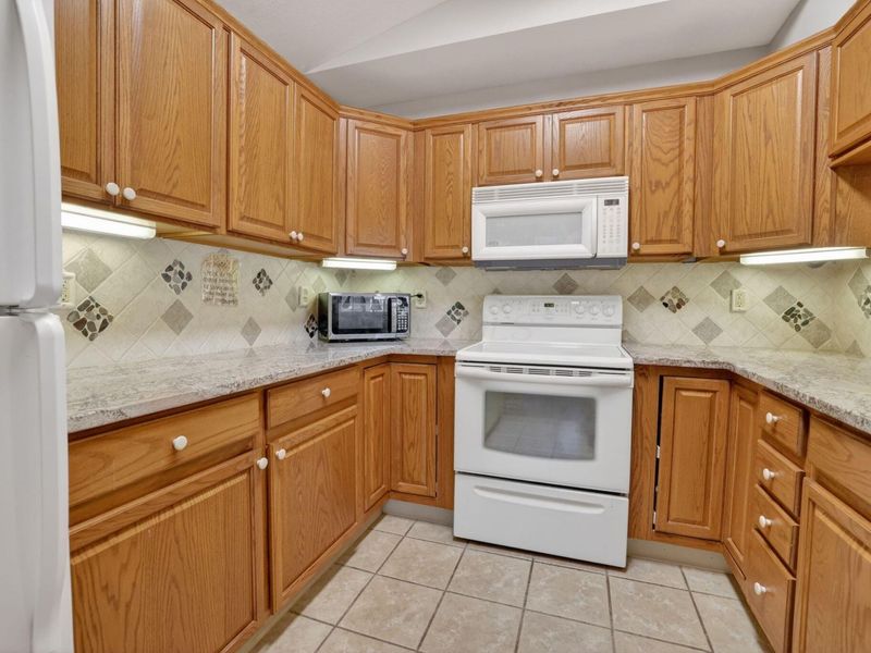 643 Kensington Drive, Heath, OH 43056 Photo 13