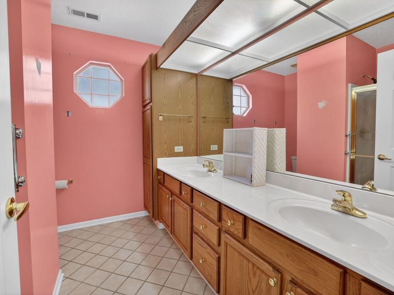 643 Kensington Drive, Heath, OH 43056 Photo 23