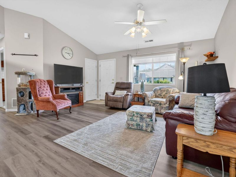 643 Kensington Drive, Heath, OH 43056 Photo 8