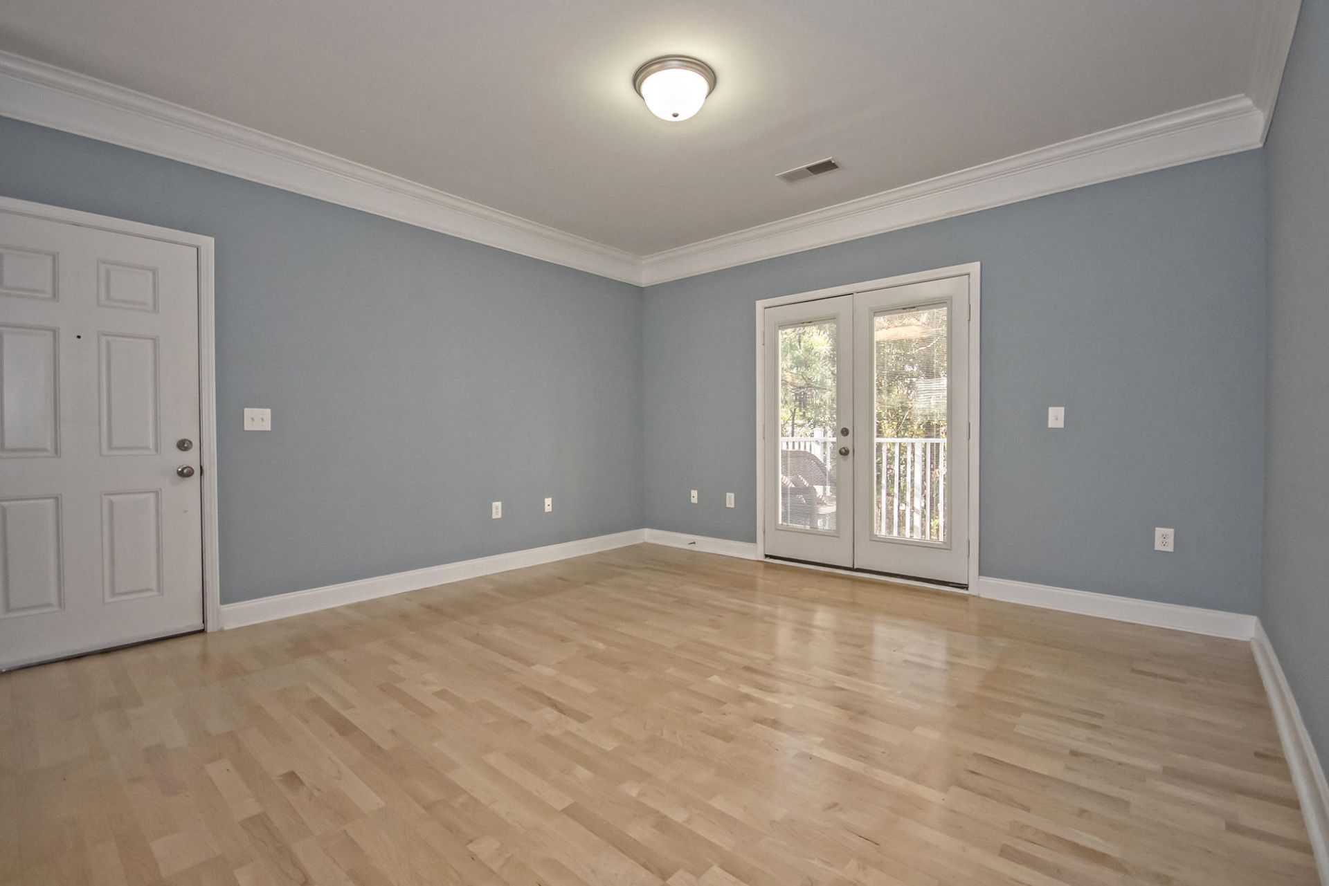 1602 Basildon Road Photo 9
