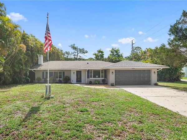 4688 Pembrooke LN, BONITA SPRINGS, FL 34134