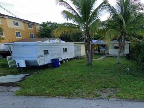 104 NW 3rd Avenue, Hallandale Beach, FL 33009