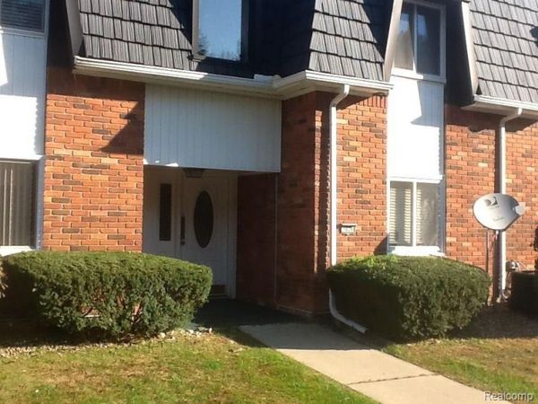1826 COLONIAL VILLAGE Way, Waterford Twp, MI 48328