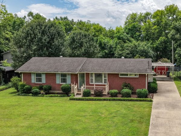 102 Robinhood Cir, Hendersonville, TN 37075