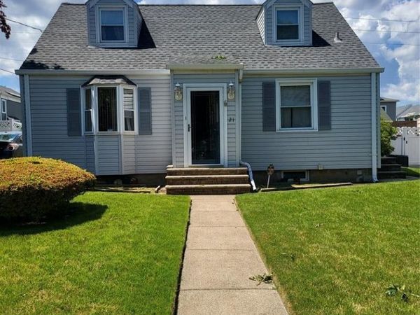 21 Woodland Drive, Hasbrouck Heights, NJ 07604