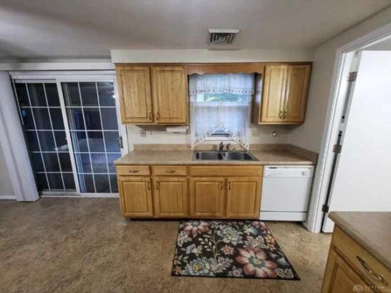 457 Medallion Drive, Greenville, OH 45331 Photo 9