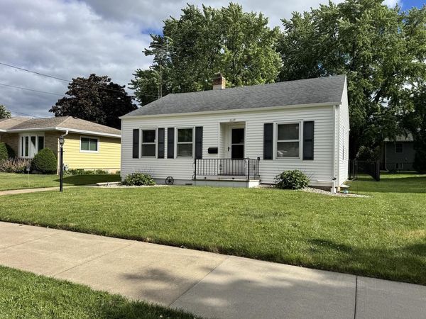 1117 Adams AVENUE, Oshkosh, WI 54902