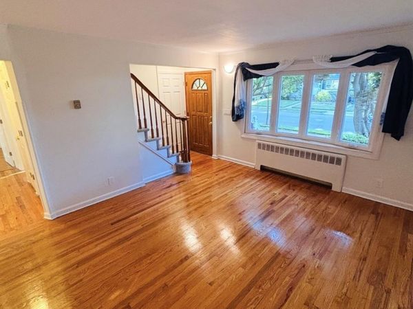 1526 Rhode Avenue , Merrick, NY 11566