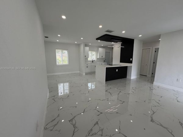 2800 NW 164th St , Miami Gardens, FL 33054