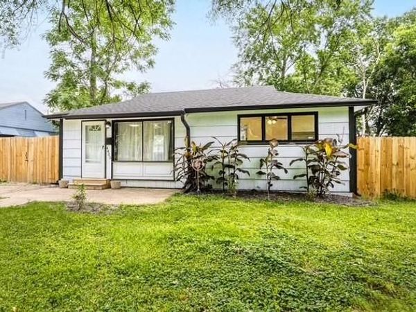 4405 Elmwood Avenue, Kansas City, MO 64130
