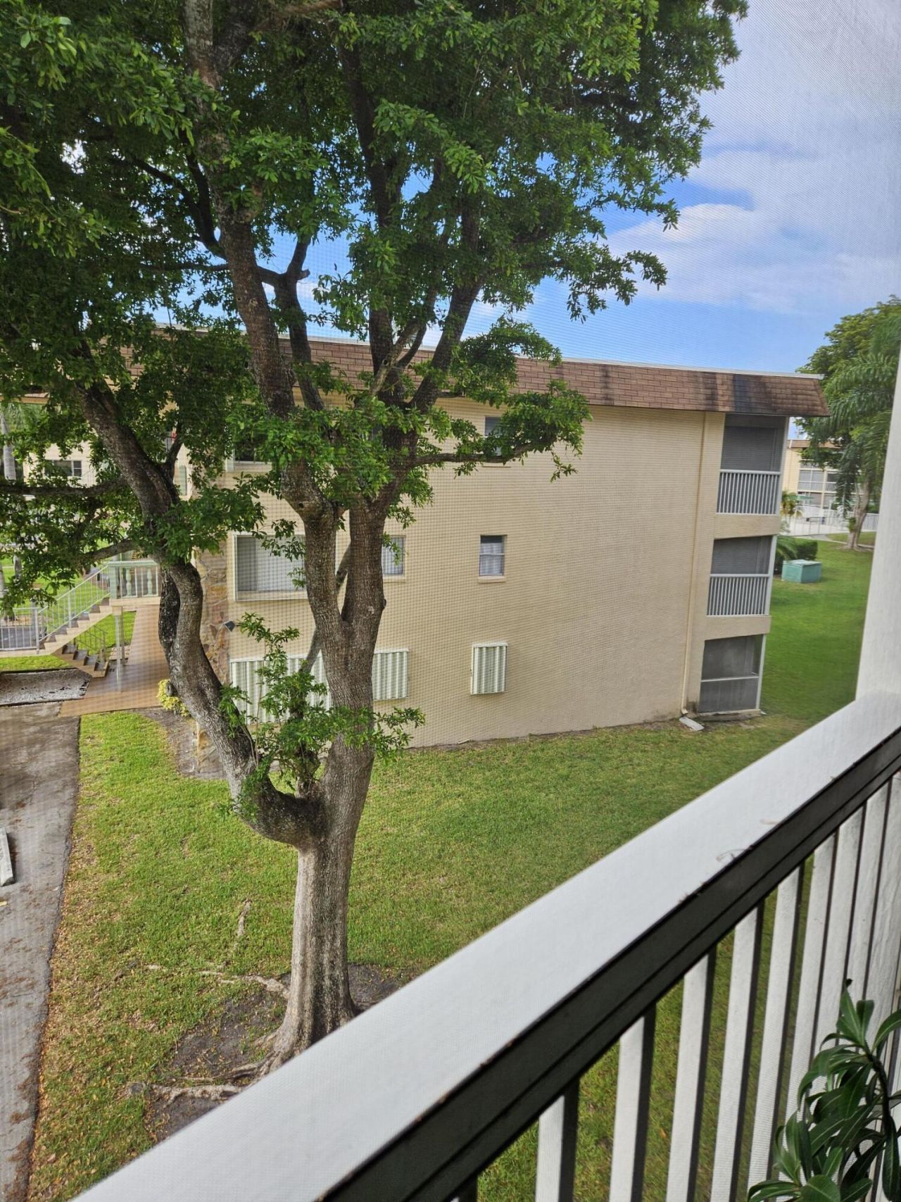 300 Village Green Circle S, Unit 302, Palm Springs, FL 33461 Photo
